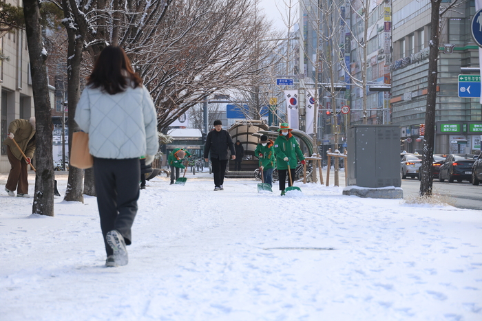 “내일 출근할 때 빙판길 조심해야”…3일 아침 최저 기온 -13도
