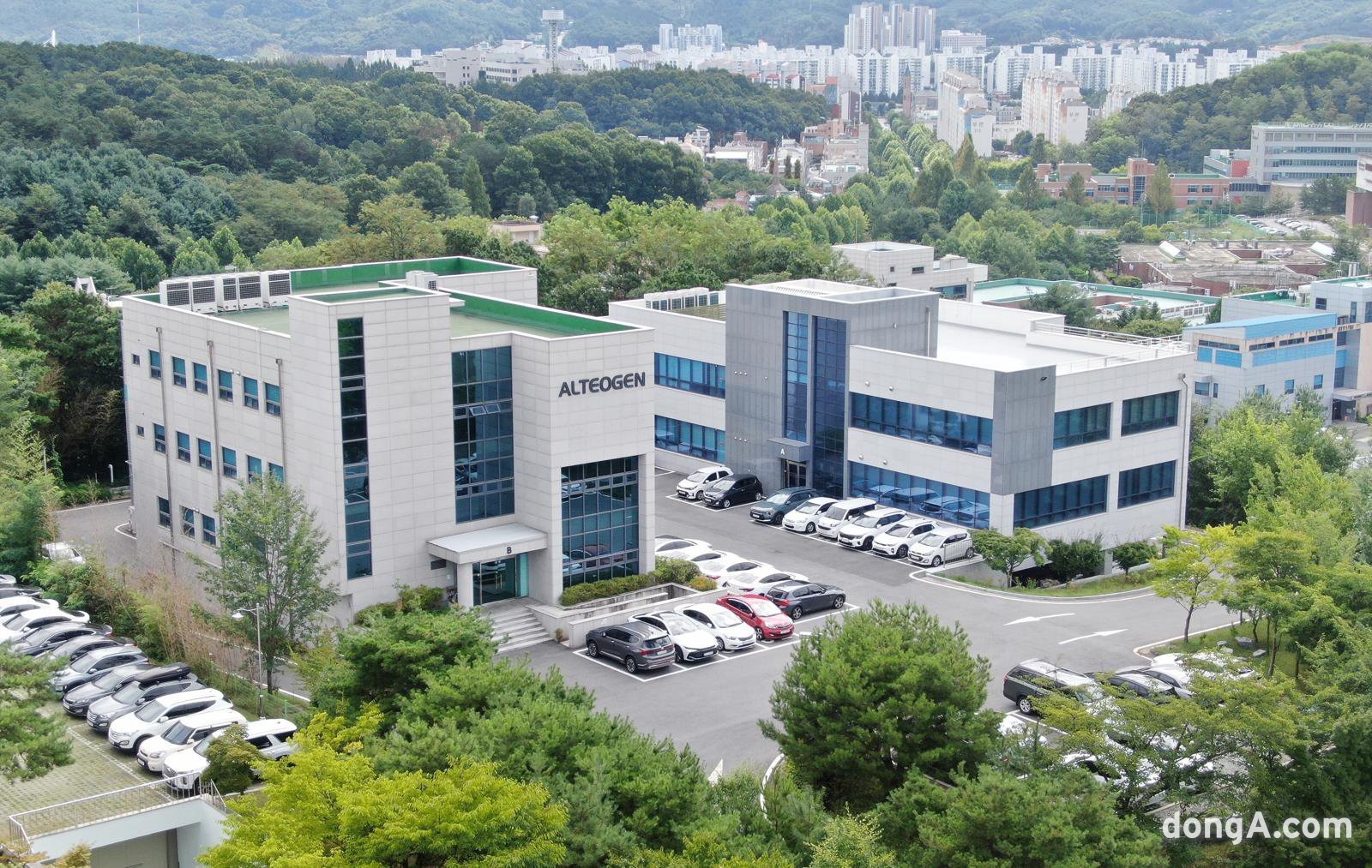 알테오젠, 2025년 영업이익률 57%… ‘로열티 2%’ 논란에도 수익성 역대 최대