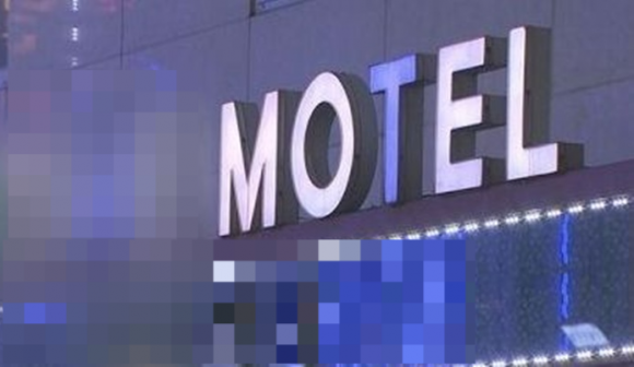 “요즘 누가 모텔 가요” 사라진 현란한 간판들…대신 ‘이곳’ 몰린다