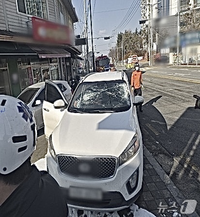 운전 중 '미상 물체' 날아와 차 앞유리 퍽…50대 탑승자 사망