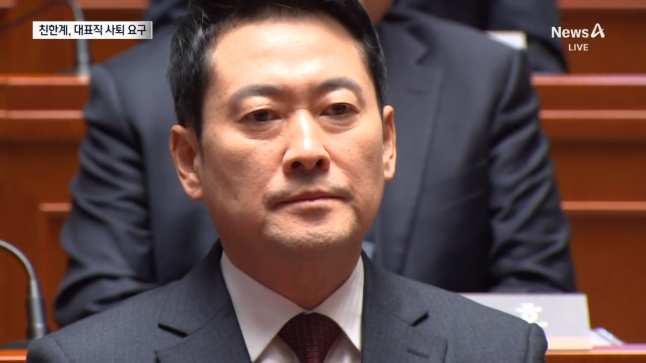 친한계, 대표직 사퇴 요구…장동혁, 이르면 모레 거취 표명