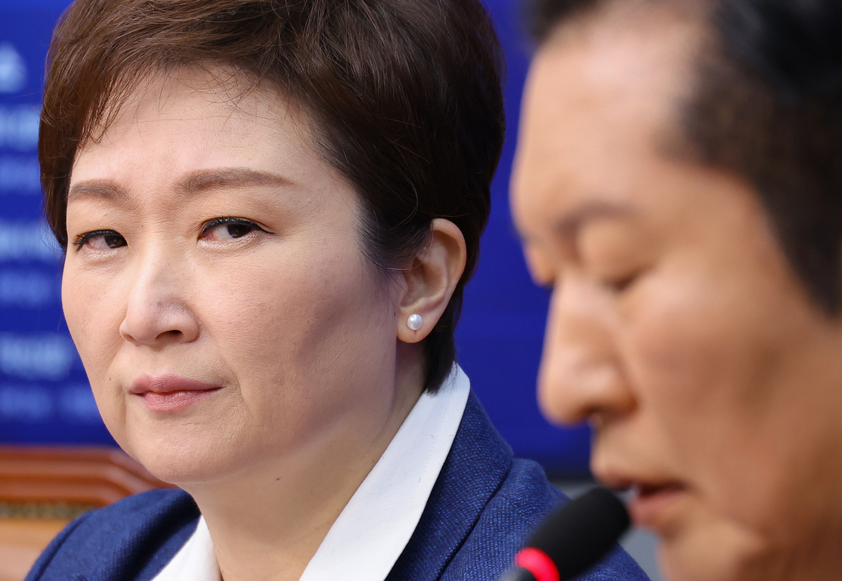 이언주 “2인자, 3인자들이 간판 되려는 욕망”, 정청래 “당원들에게 길 묻겠다”…합당 공개 설전