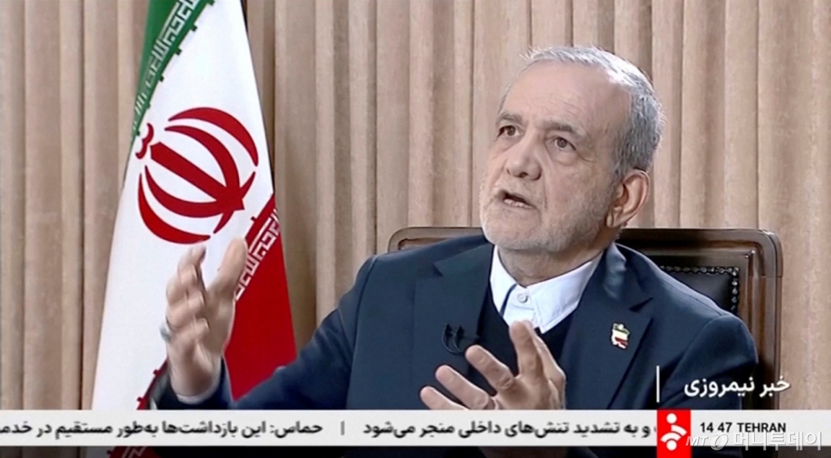 미국과 협상 나서는 이란...페제시키안 대통령, 핵협상 개시 명령