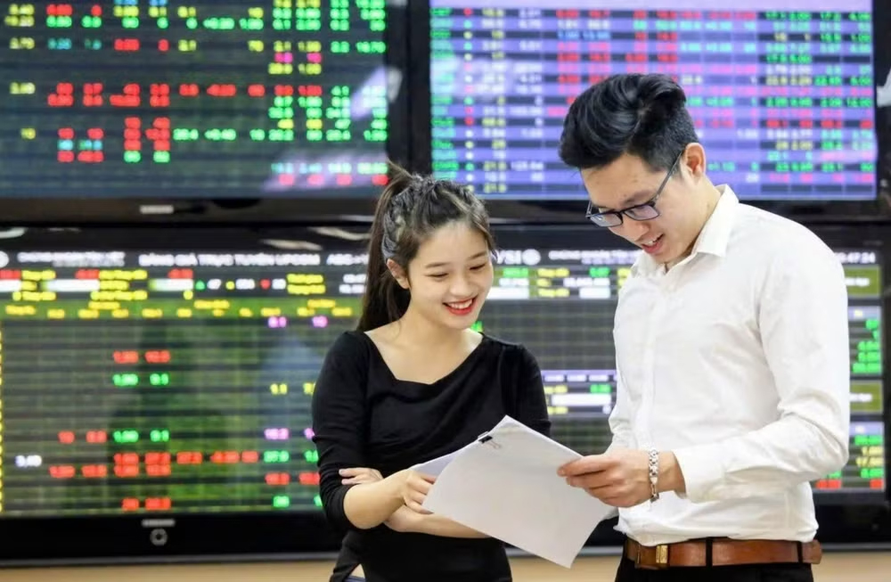 FTSE 이차 신흥시장 편입 오늘 공식 효력 발생 - VN-Index -0.51% 1,806p·