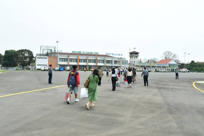 미얀마 국내 여객기 드론 자살 공격으로 피격·히파안 검문소 징집 함정
